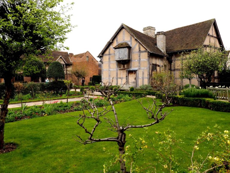 Stratford-upon-Avon: the Life of Shakespeare in England